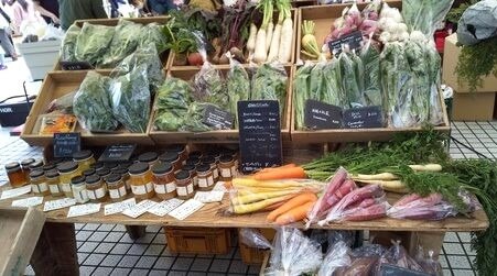 青山ファーマーズマーケット出店時のオウメファームの野菜