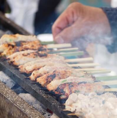 炭で焼くプレノワールの焼き鳥