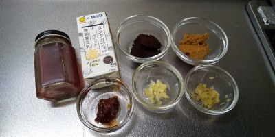 豆乳鍋の調味料、ベジブロス、オーガニック豆乳、八丁味噌 、あわせ味噌  、コチジャン 、にんにく  、ショウガ   