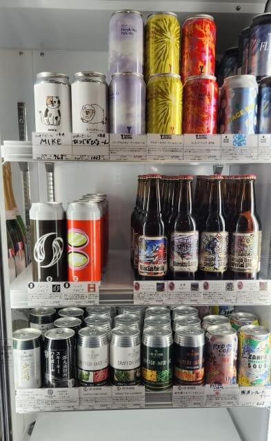 冷蔵庫に入ったクラフトビールなど