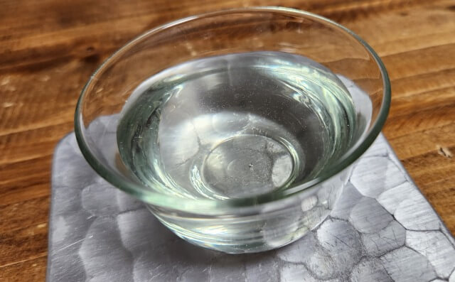 ぐい吞みに注いだ七本鎗